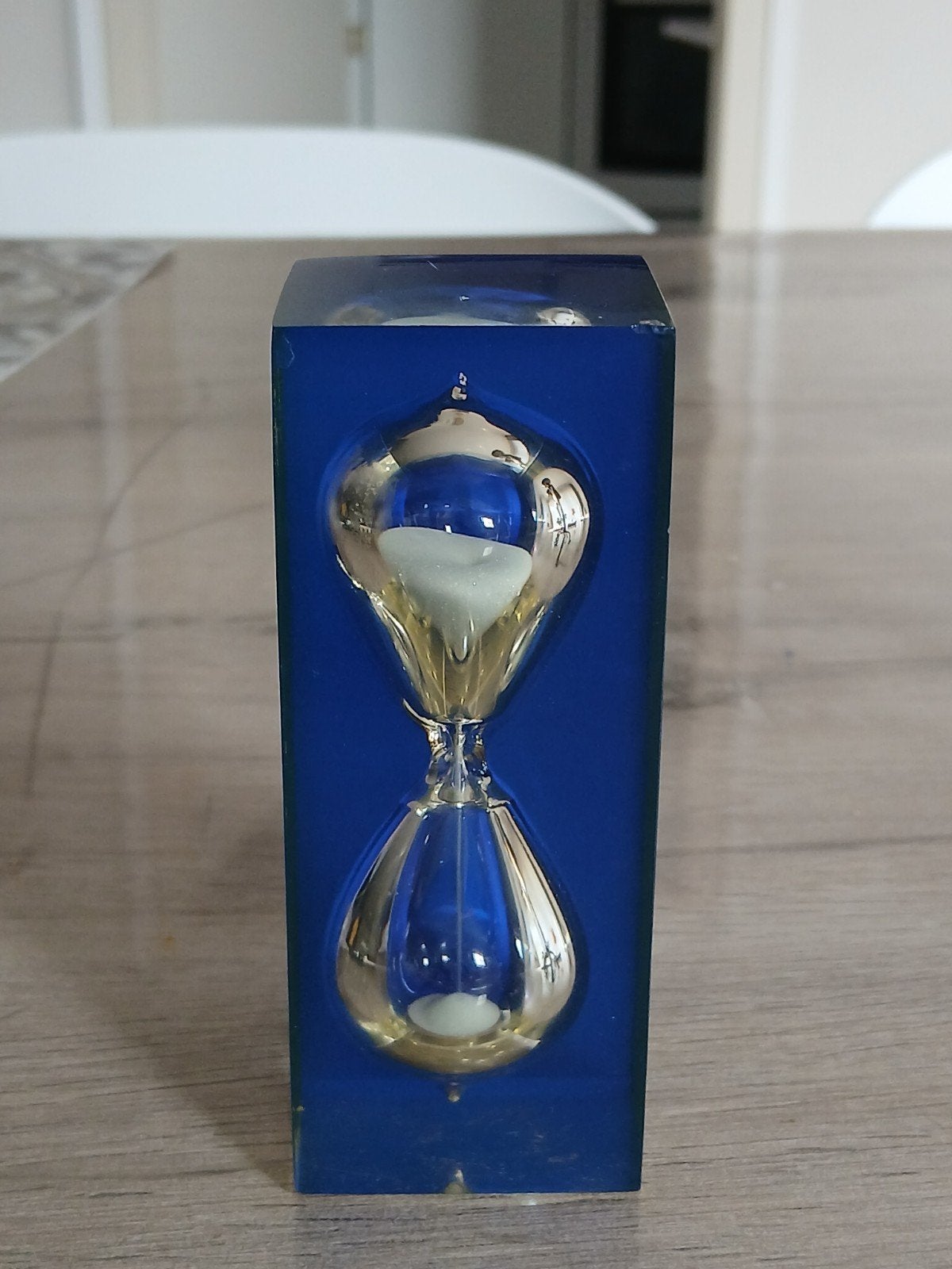 Vintage zandloper in hars en blauw plexiglas - Retro decor, Ophalen of Verzenden, Zo goed als nieuw
