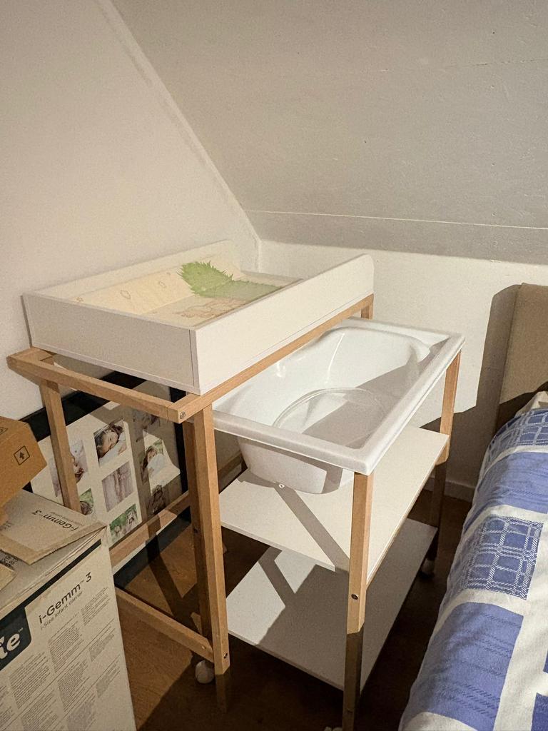 Verzorgtafel met bad en opbergruimte, Ophalen, Zo goed als nieuw, Badje