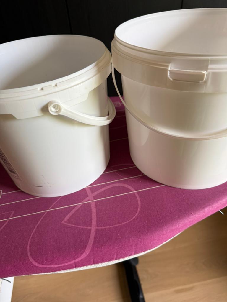 5 emmers. , waarvan 1 met deksel.  1 euro voor 5., Huis en Inrichting, Emmers, Ophalen, Gebruikt, Met deksel