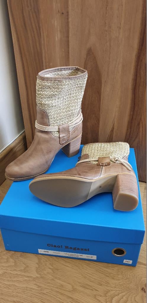 NIEUW artikel : Ciao Ragazzi leren enkellaarsjes - Maat 37, Kleding | Dames, Schoenen, Nieuw, Lage of Enkellaarzen, Beige, Ophalen of Verzenden
