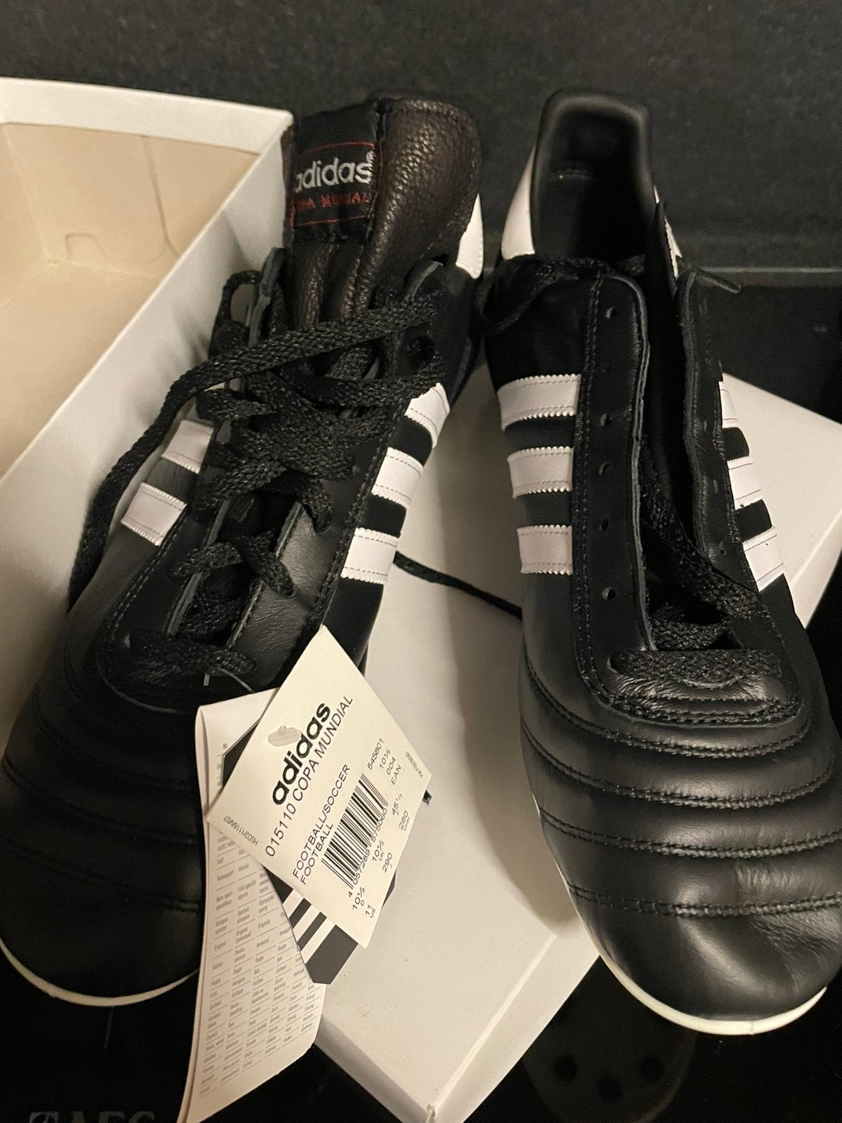 Adidas voetbalschoenen maat 45 1/3 (leder), Enlèvement ou Envoi, Neuf, Chaussures