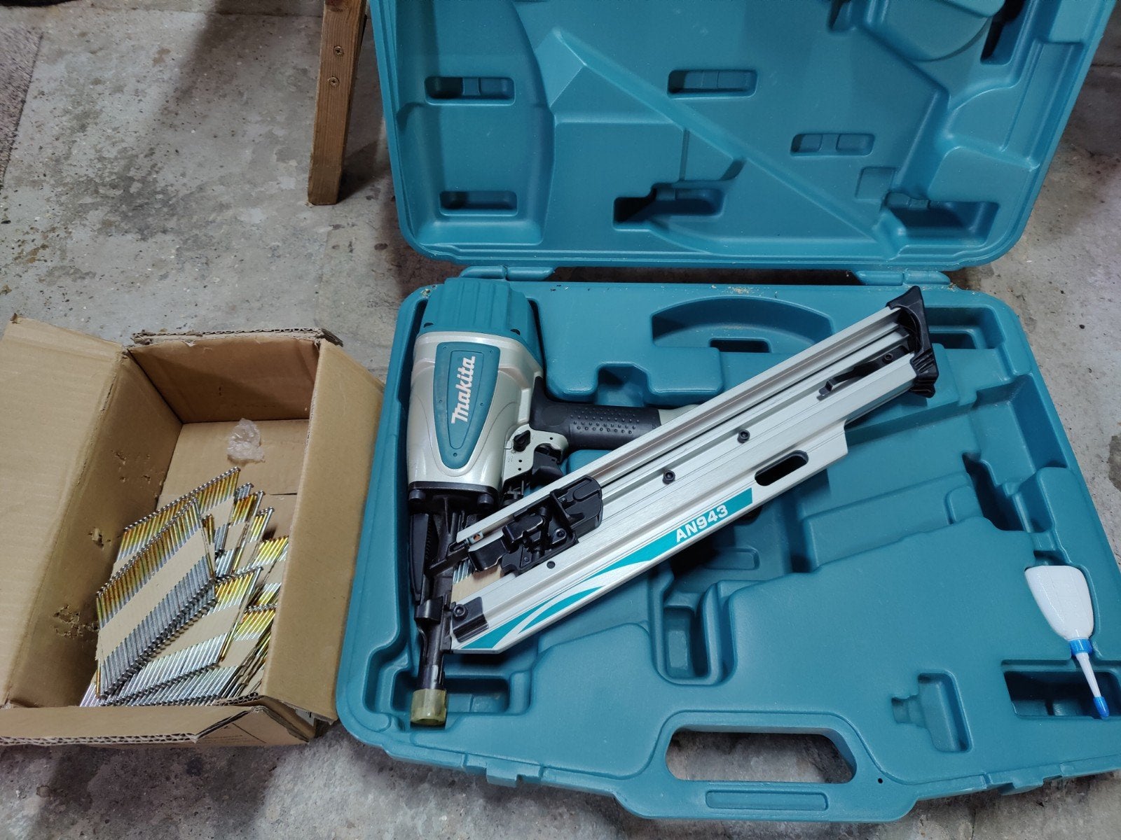 Pneumatische tacker Makita an943, Ophalen, Zo goed als nieuw, Gereedschapsset, Makita