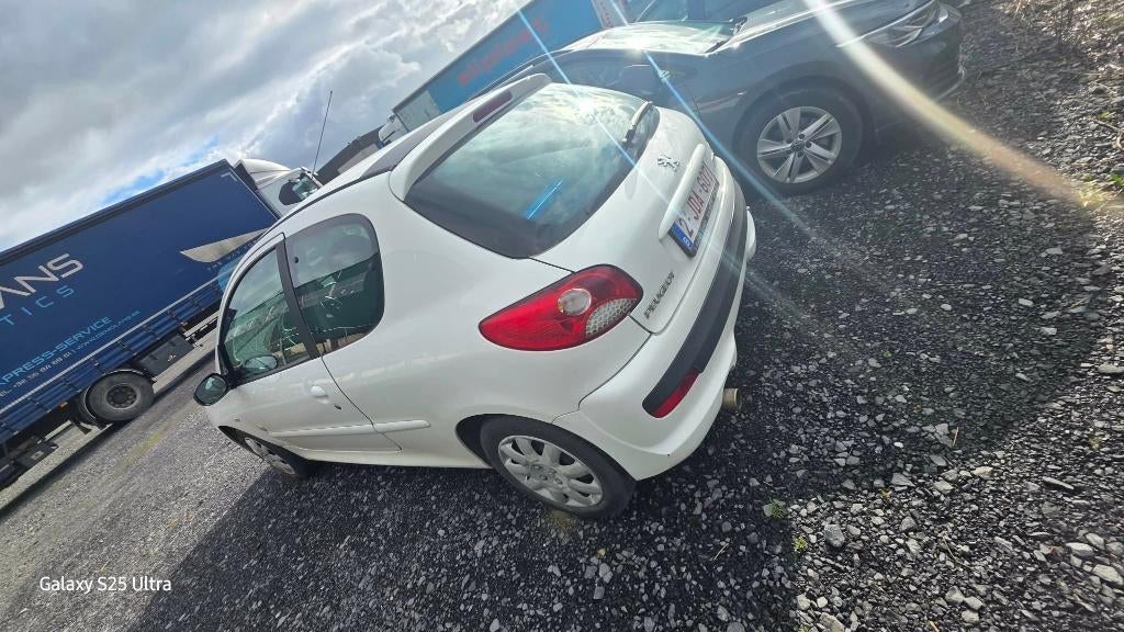 Peugeot 206 +.  jaar 2012, Auto's, Wit, Overige kleuren, Particulier, 3 deurs