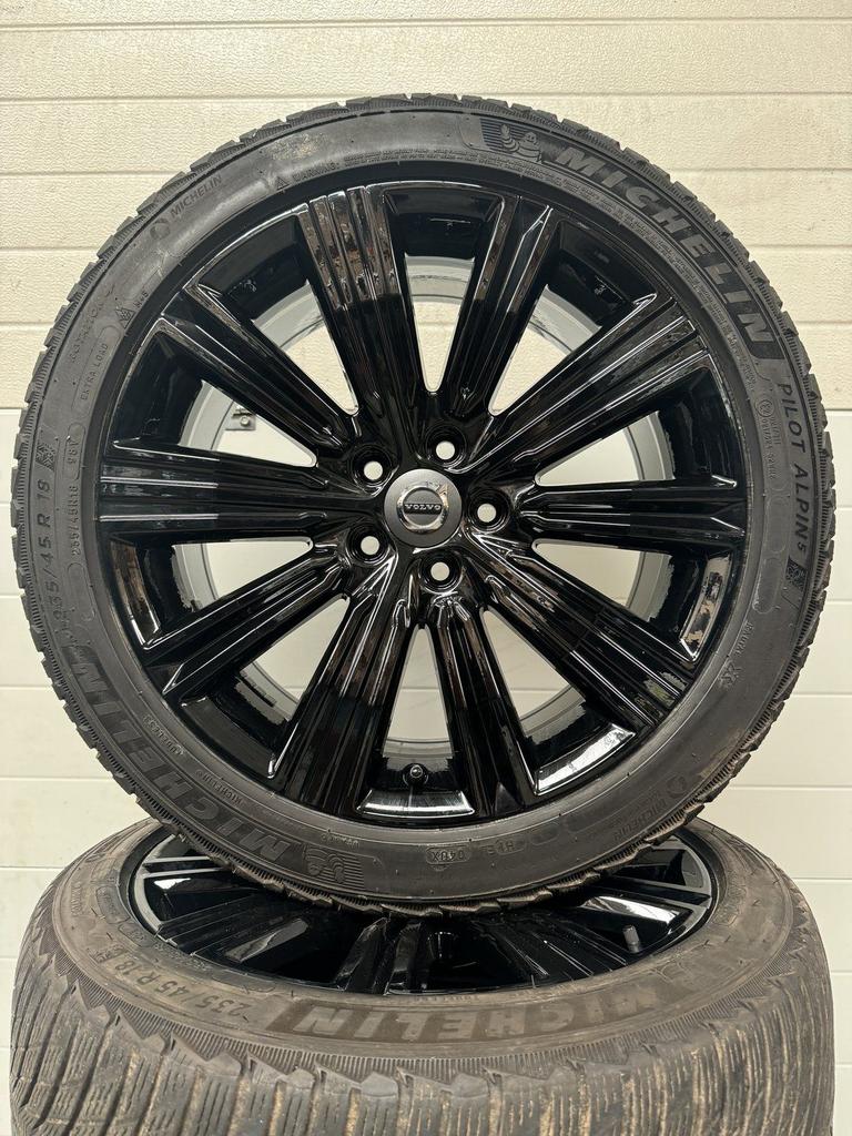 BLACK DEMO SET 18’’VOLVO V60 VELGEN WINTERBANDEN ORIG SET, Pneus et Jantes, Pneus hiver, Véhicule de tourisme, -
