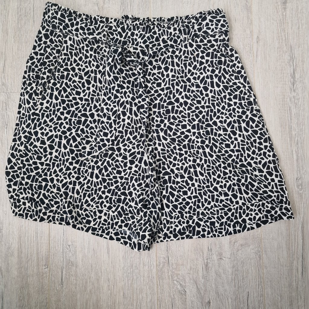 Zwart wit short C&A 36, Kort, Meerkleurig, Nieuw, Ophalen of Verzenden
