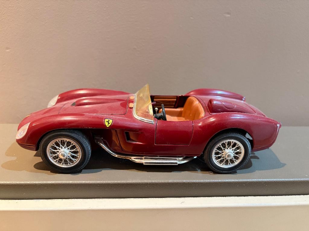 Voiture 1/18 Ferrari, Hobby en Vrije tijd, Modelauto's | 1:18, Zo goed als nieuw, Auto, Overige merken, Ophalen