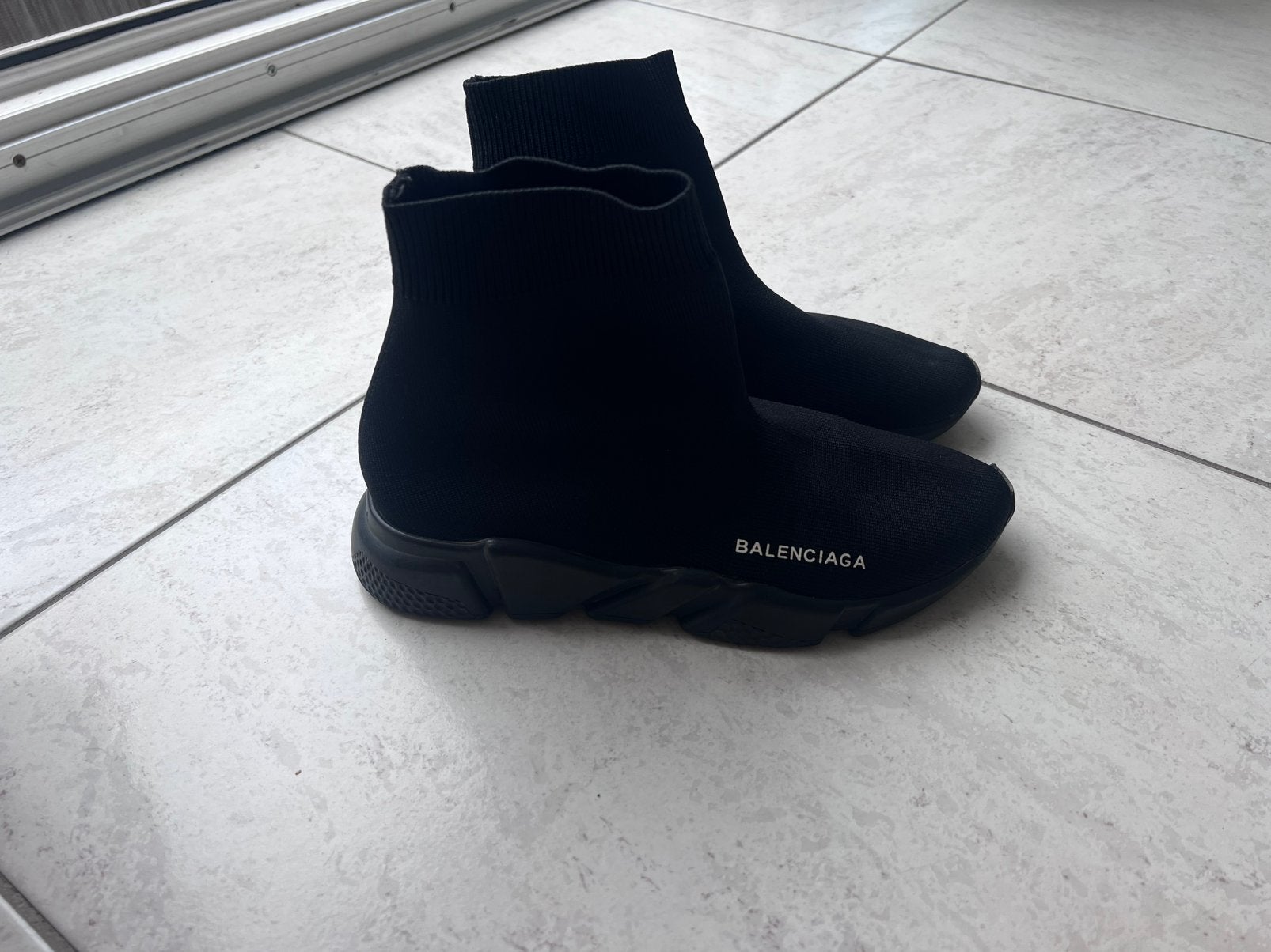 Balenciaga soks, Ophalen, Zo goed als nieuw