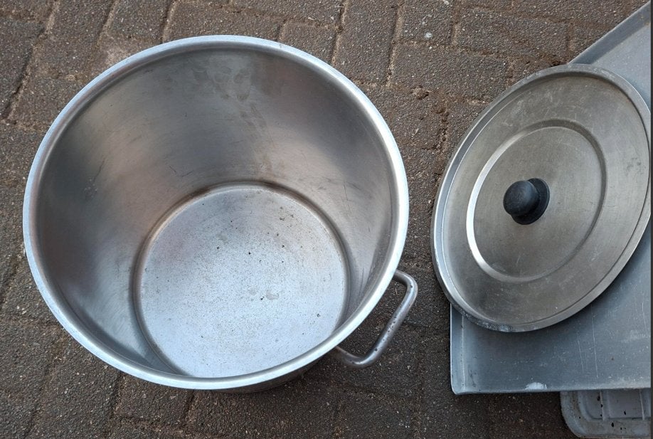 TROIS GRANDES CASSEROLES,  (Gamel), Inox, Utilisé, Avec couvercle, Casserole, Bidon ou Boîte