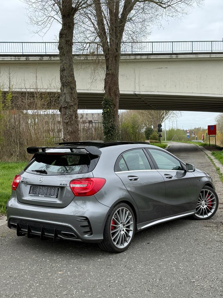 Mercedes Benz AMG A45 423pk gekeurd vvk + overname mogelijk, Auto's, Automaat, Leder, Particulier, Zilver of Grijs