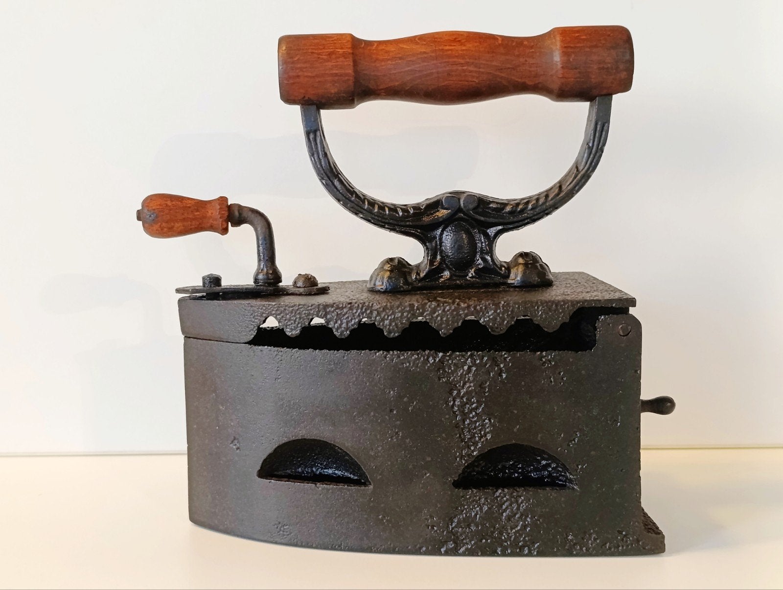 Antiek Frans Kolenstrijkijzer CPA 2 (Fonderie de Cousances), Antiquités & Art, Enlèvement ou Envoi