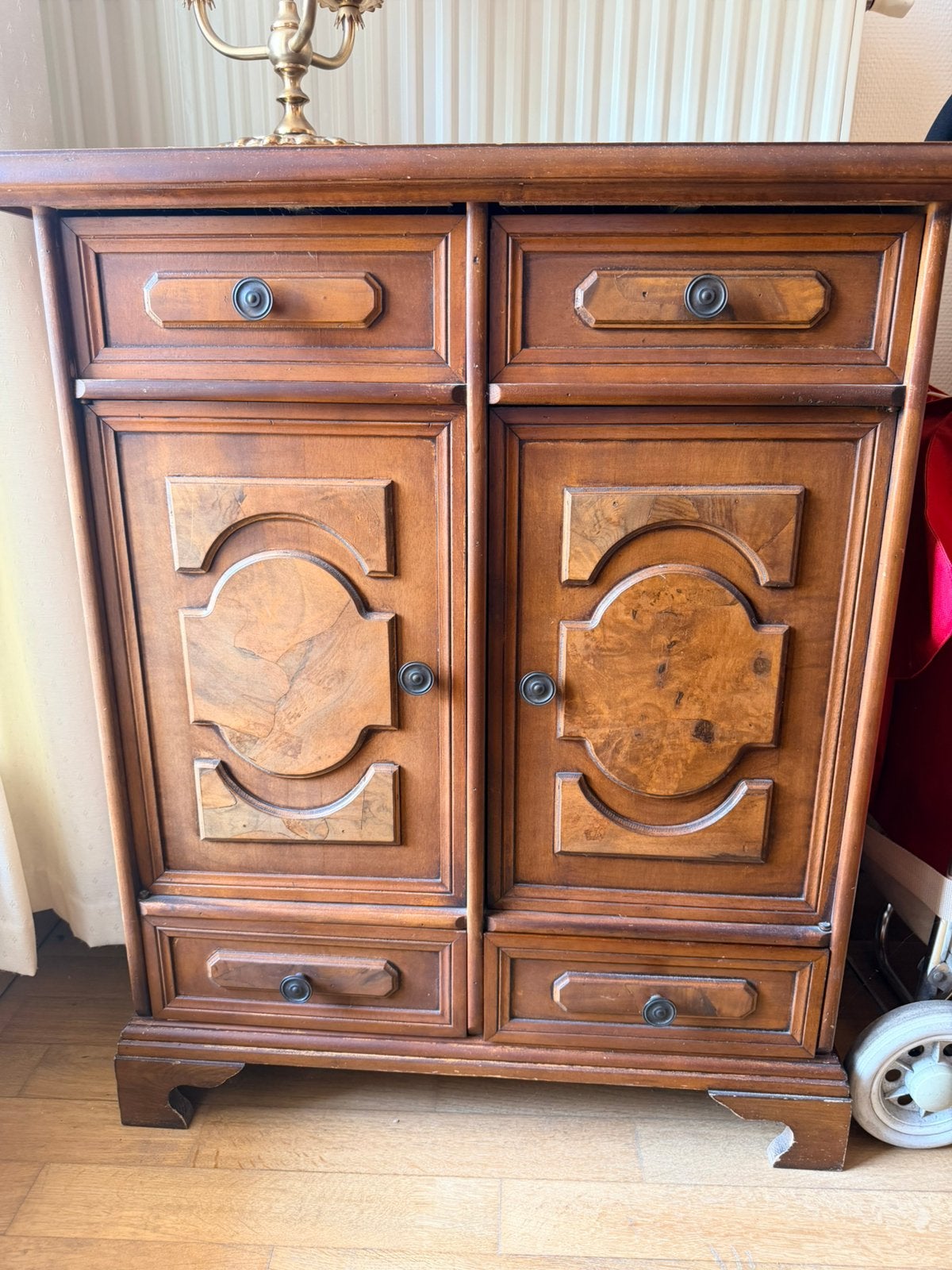 Prachtig klassiek wortelnoten kastje - Chippendale stijl, Antiek en Kunst, Ophalen