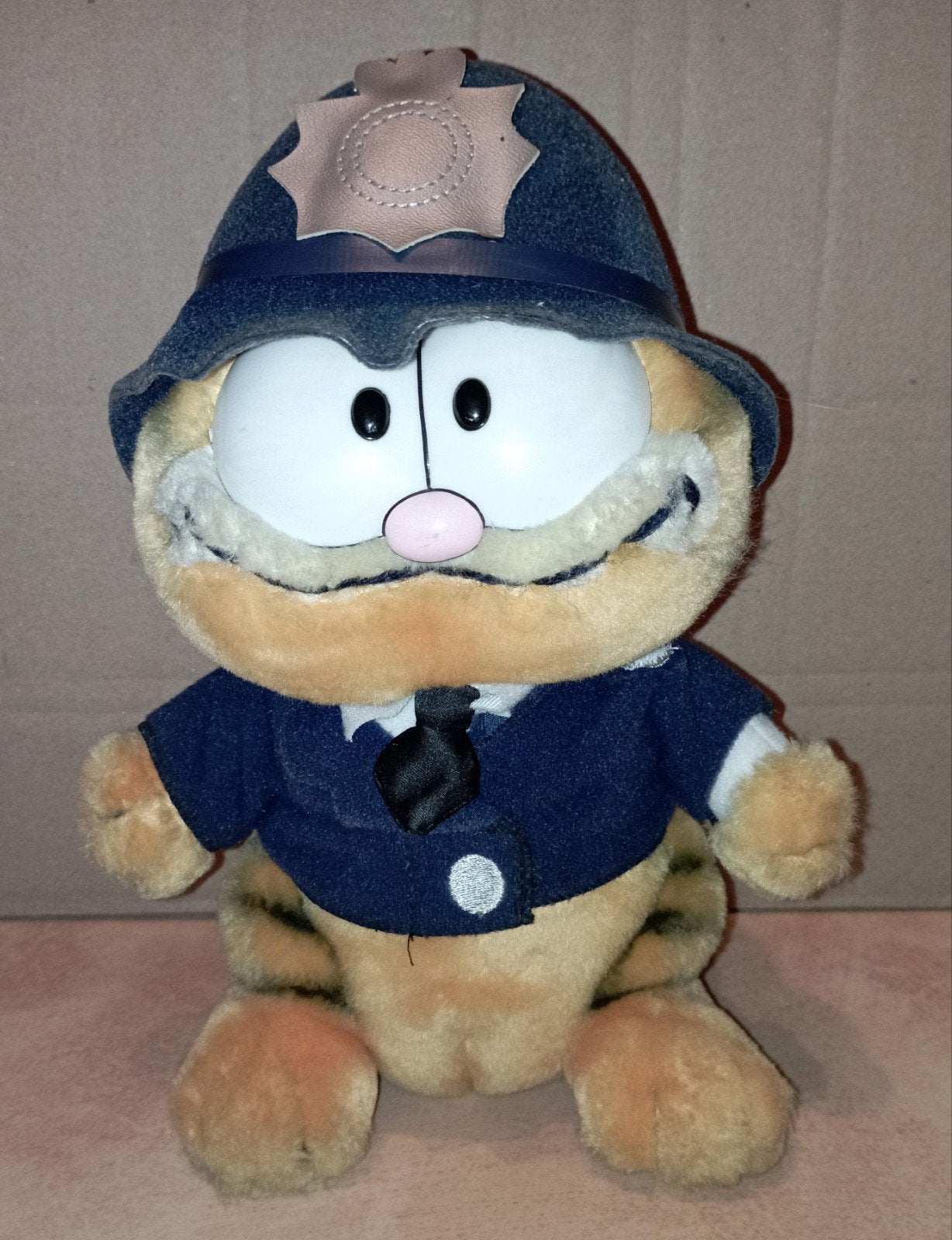 Vintage Garfield knuffel - politieagent (1981), Verzamelen, Ophalen of Verzenden, Zo goed als nieuw, Film, Gebruiksvoorwerp