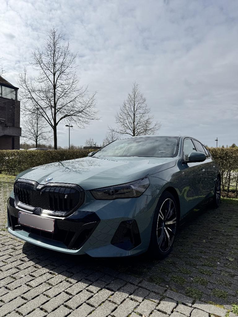 BMW i5 2024 – lease overname – €760,21/m, Autos, BMW, Achat, Entreprise, Entretenue par le concessionnaire, Noir