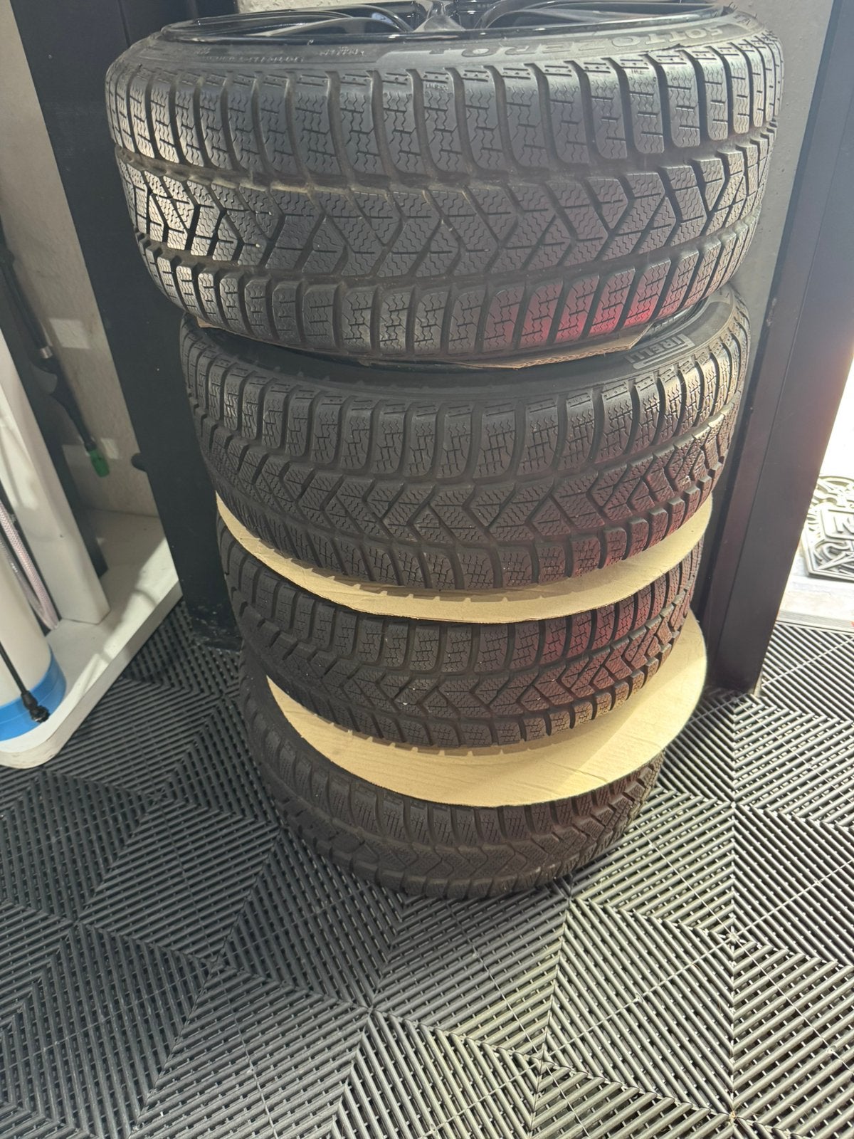 pneus d'hiver pirelli sottozero, Enlèvement, Comme neuf