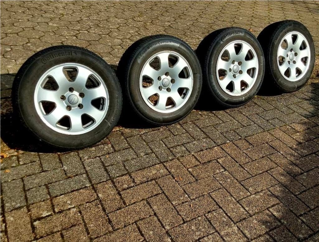 Jantes en alliage originales Audi avec pneus 195/65-15, 15 pouces, Pneus et Jantes, Pneus hiver, Enlèvement