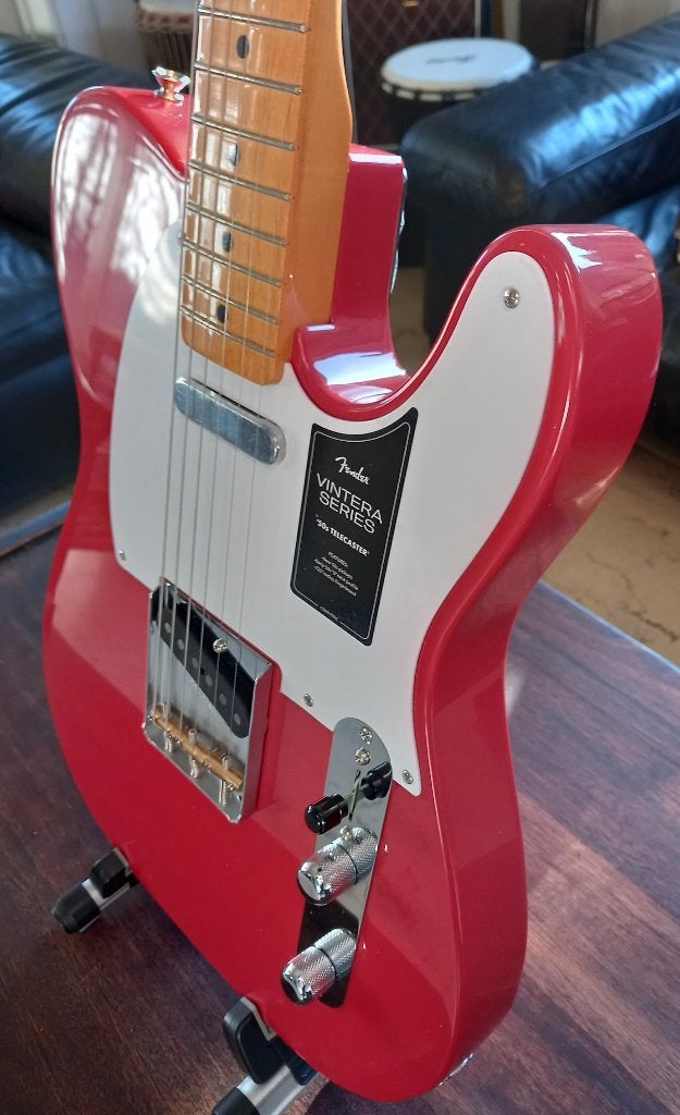 Neuve: Fender Vintera 50s Telecaster MN, Fiesta Red, Musique & Instruments, Enlèvement ou Envoi, Neuf, Solid body, Fender