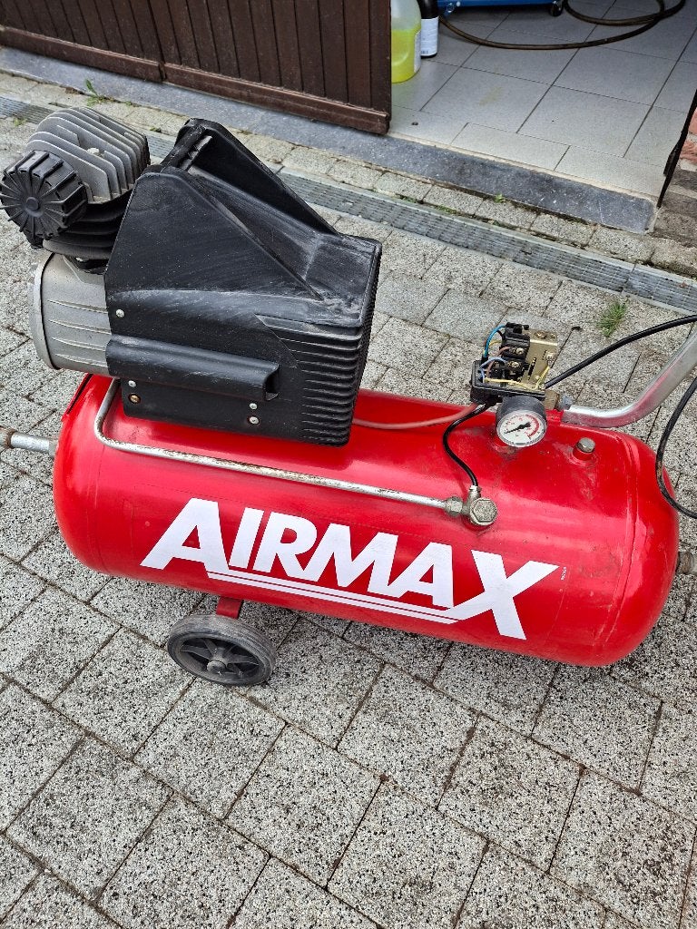 Compresseur, 25 à 100 litres, Enlèvement, Utilisé, Moins de 200 litres/min