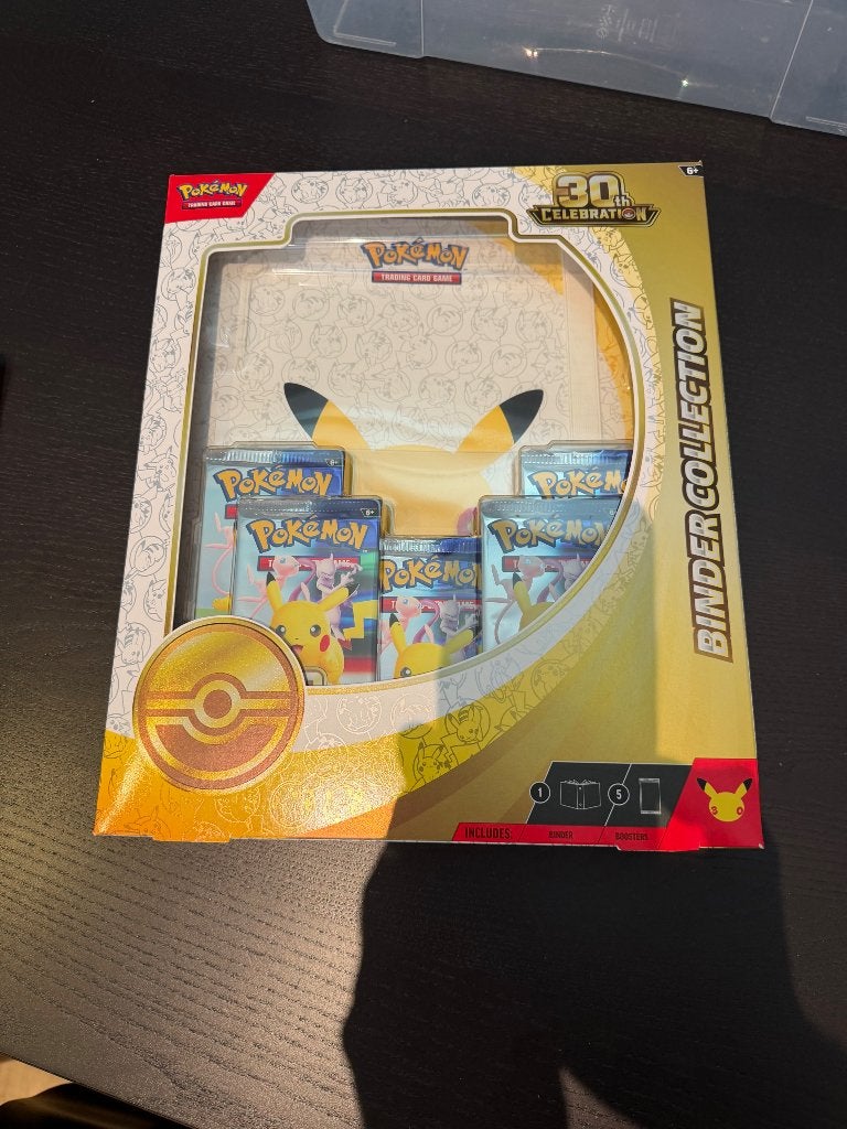 Pokemon 30th anniversary binder, Ophalen, Nieuw, Booster