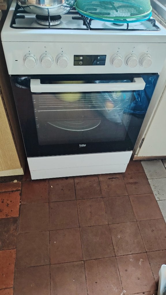Cuisinière au gaz Beko, très bon état, Ophalen, Gebruikt, Tussenbouw, 4 kookzones