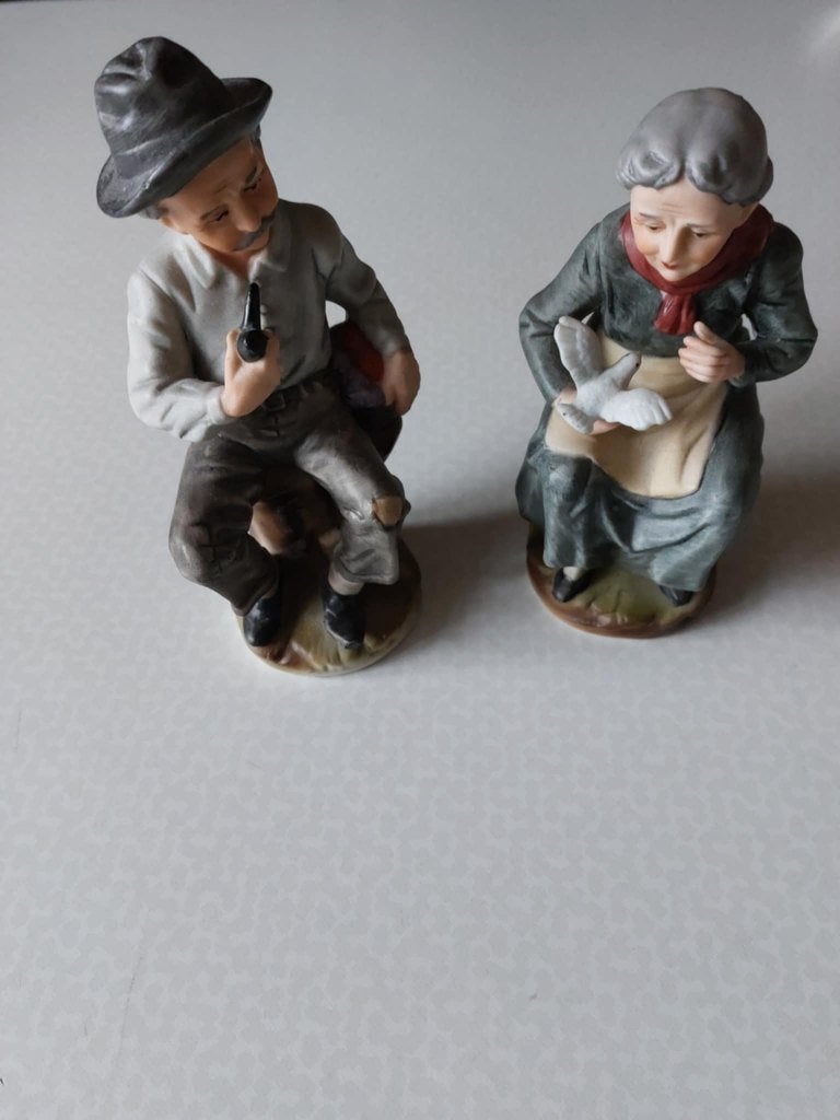 Beeldjes opzet  16c18 cm hoog de oma &opa  1€ stuk  Vaze, Ophalen