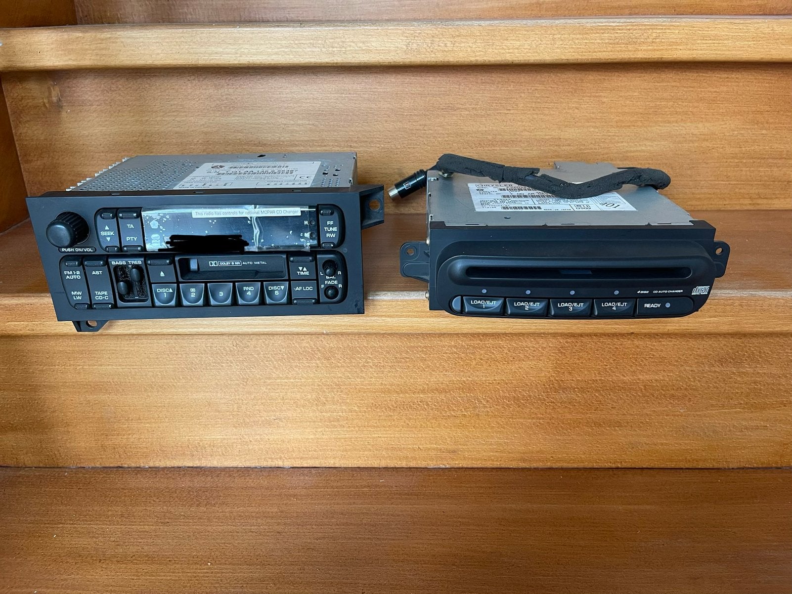 AUTORADIO avec chargeur de CD/DVD, Enlèvement, Comme neuf