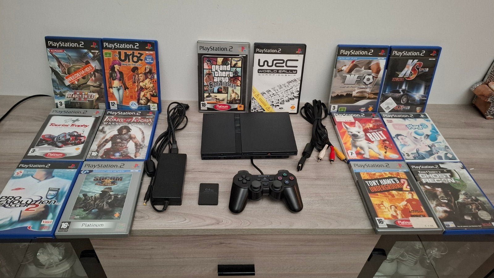 PlayStation 2 en bonne état avec une manette et 14 jeux, Enlèvement ou Envoi