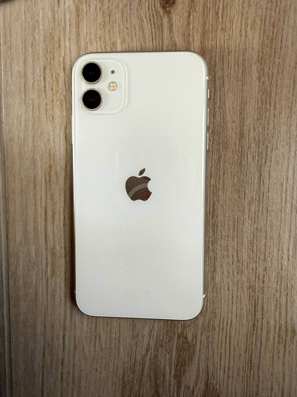 Iphone 11 64Gb tres bon etat, Enlèvement ou Envoi, Comme neuf, IPhone 11