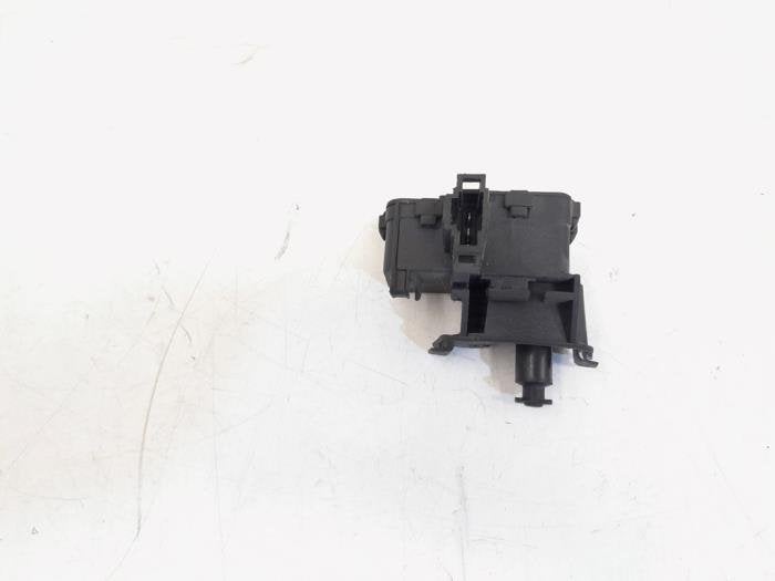 Tankklep Vergrendelingsmotor van een Audi A4, Gebruikt, -, -, -