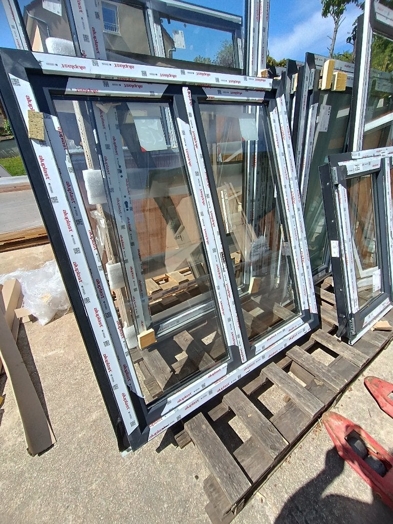 LOT CHASSIS PVC GRIS NEUFS JAMAIS POSES, Bricolage & Construction, Enlèvement, Neuf, Fenêtre de façade ou Vitre, Double vitrage