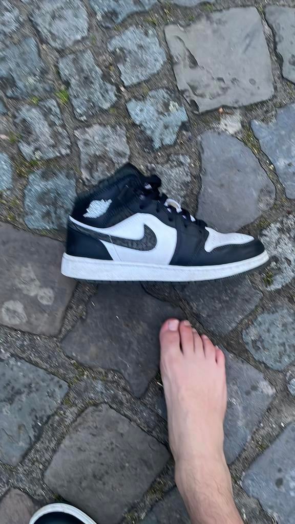 Air Jordan met camouflage, Verzenden, Zo goed als nieuw