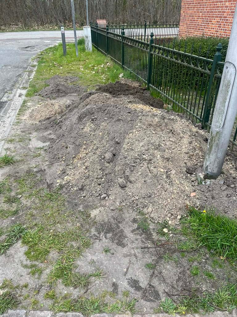 GRATiS zwarte zand, Ophalen, Zo goed als nieuw