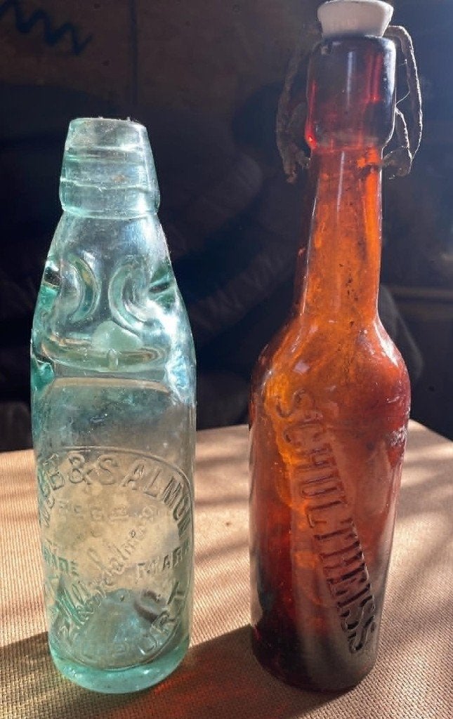 Britse en duitse fles, Verzamelen, Militaria | Algemeen, Landmacht, Hulzen of Bodemvondsten, Ophalen of Verzenden