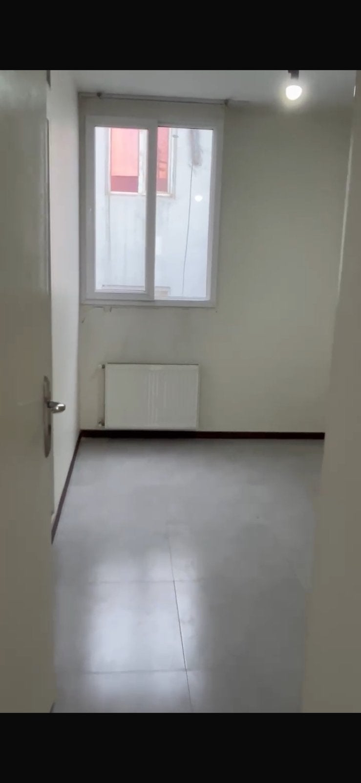 Spécialiste carrelage céramique et de la finition des murs, Enlèvement ou Envoi