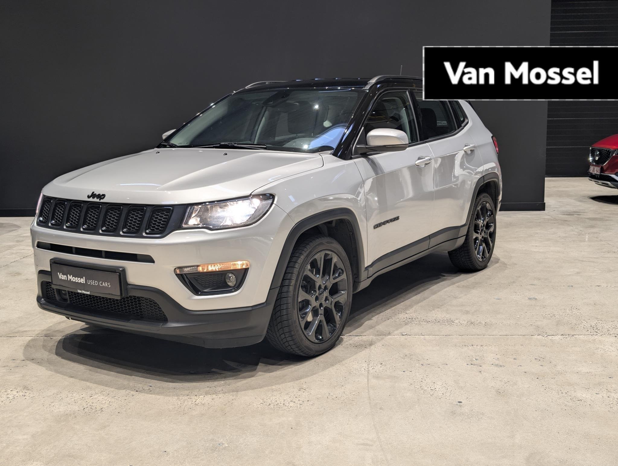 Jeep Compass Night Eagle 130, Argent ou Gris, 1750 kg, Entreprise, 5 places