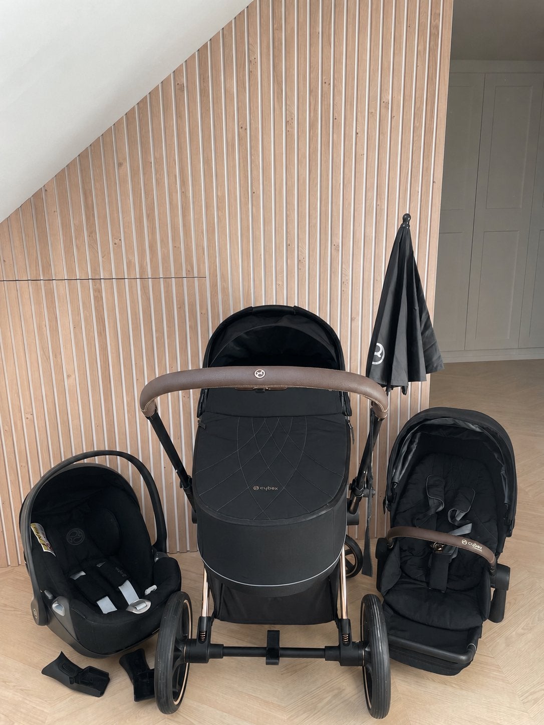 Cybex priam frame rose, Enfants & Bébés, Enlèvement, Comme neuf