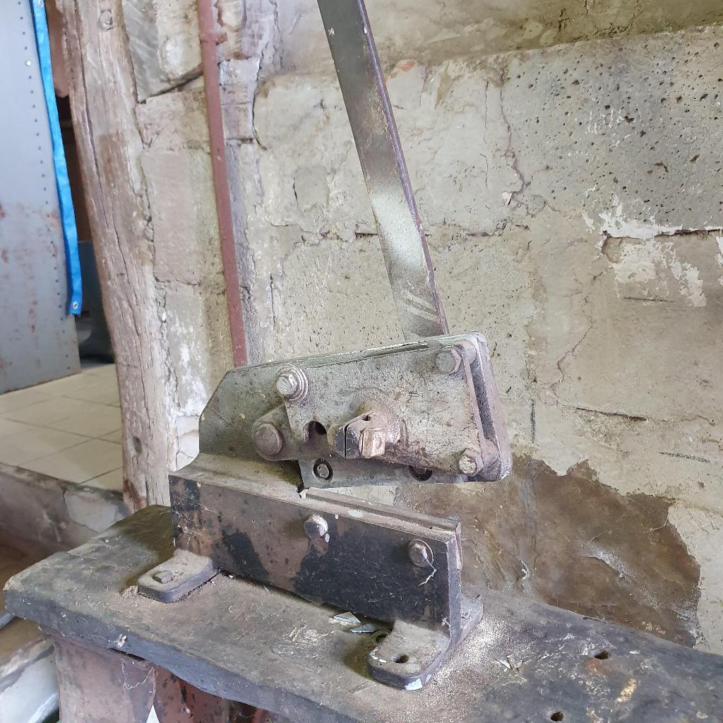 Cisaille à tole manuelle, Enlèvement, Utilisé