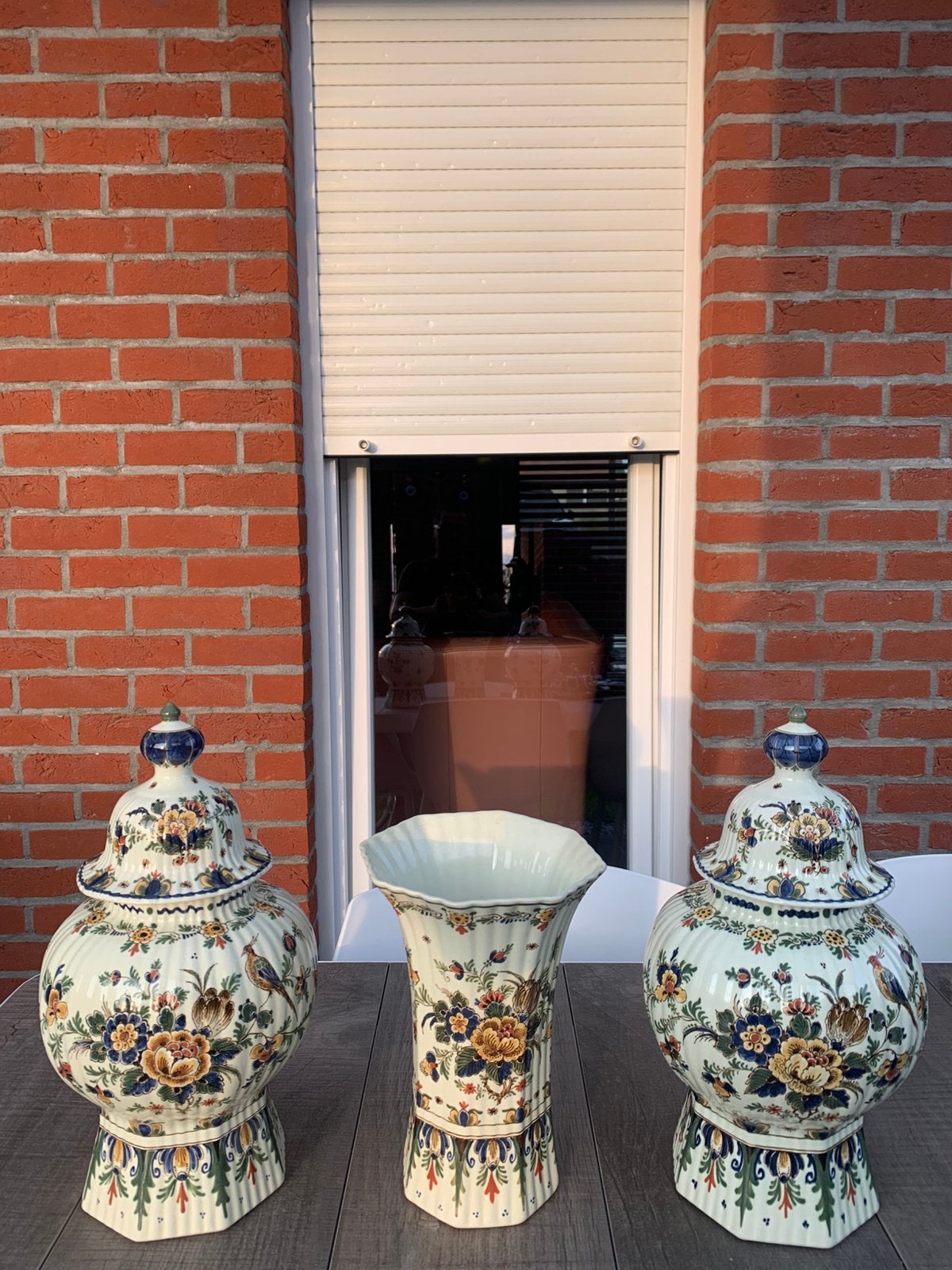 Ensemble royal polychrome de Delft, Enlèvement