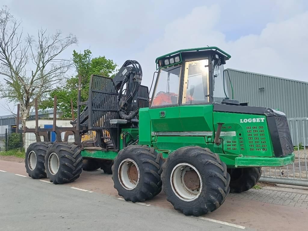 Logset 5F log forwarder with hiab crane + grab, Articles professionnels, Machines & Construction | Jardin, Parc & Sylviculture