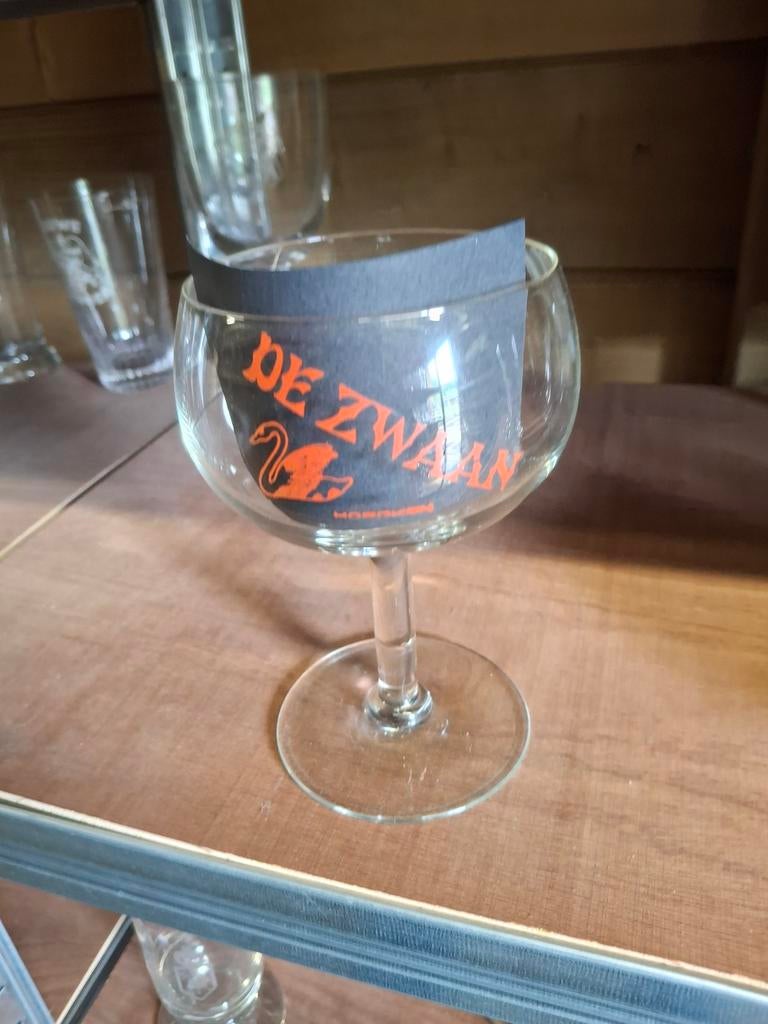Oud gezuurd bierglas de zwaan hoboken, Verzamelen, Biermerken, Ophalen of Verzenden