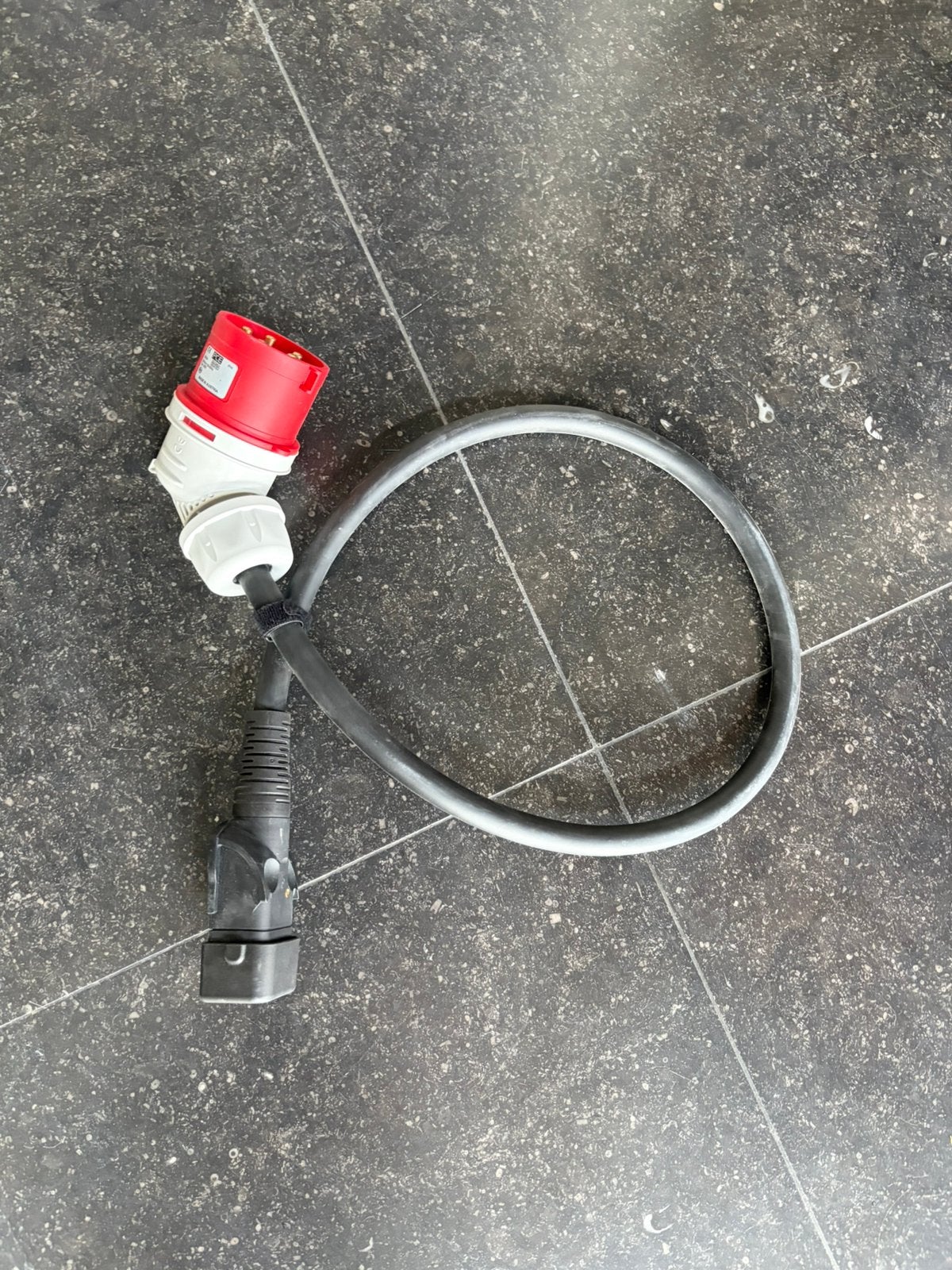 Muurbeugel porsche taycan, Enlèvement, Neuf, Câble de charge