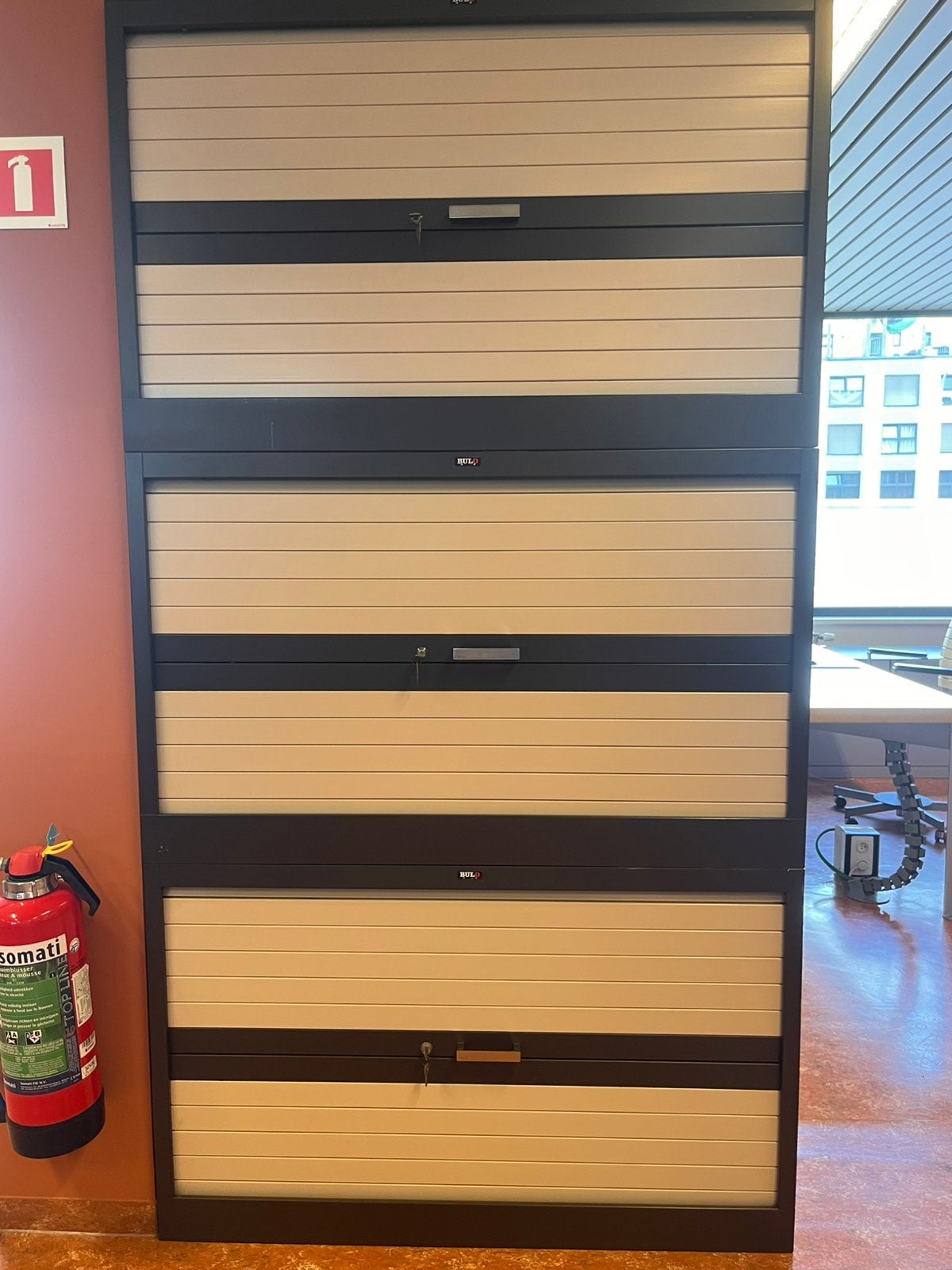 Bureaukast Bulo met rolluiksysteem, Ophalen, Gebruikt, Bruin, 200 cm of meer