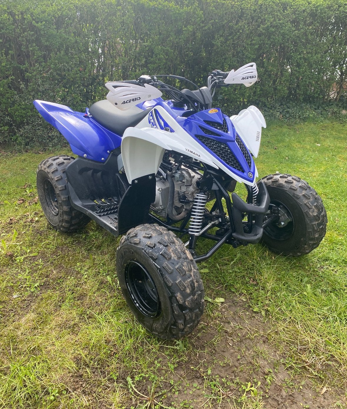 90 yfm, Motos