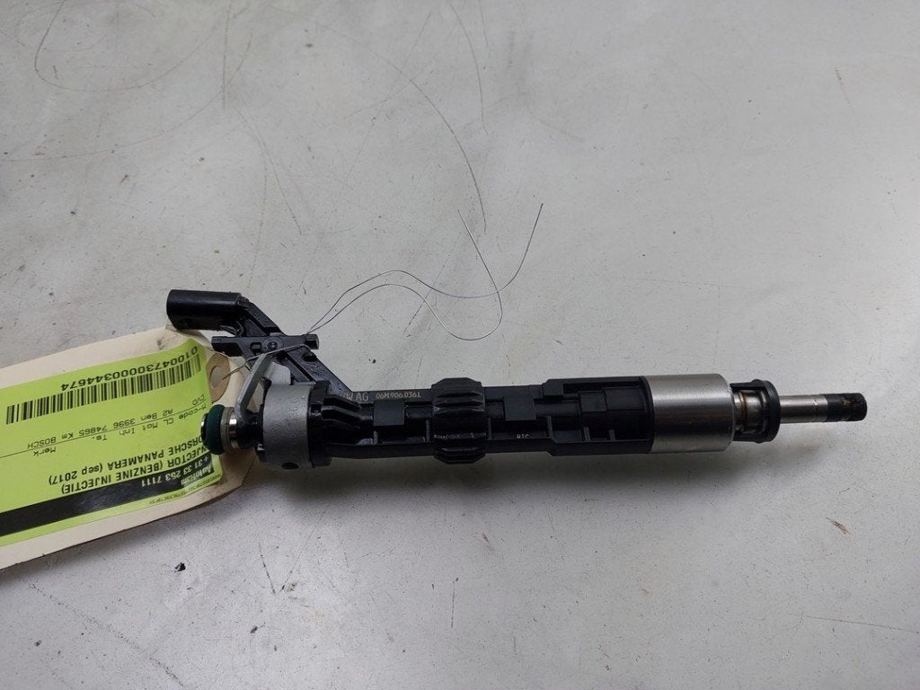 INJECTEUR Porsche Panamera (971G) (01-2016/12-2023), Robert Bosch AG, Porsche, Utilisé, Robert-Bosch-Allee 1
74232  Abstatt, DE