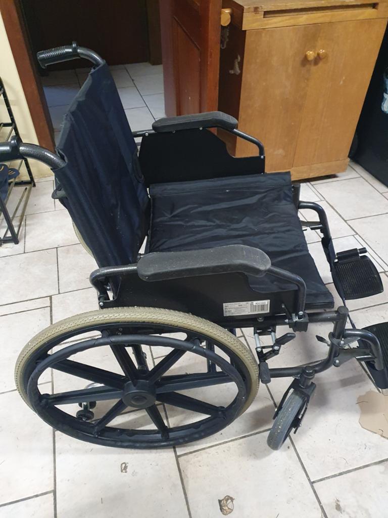 Fauteuil roulant extra large. Marque Quirumed . Très bon éta, Divers, Enlèvement