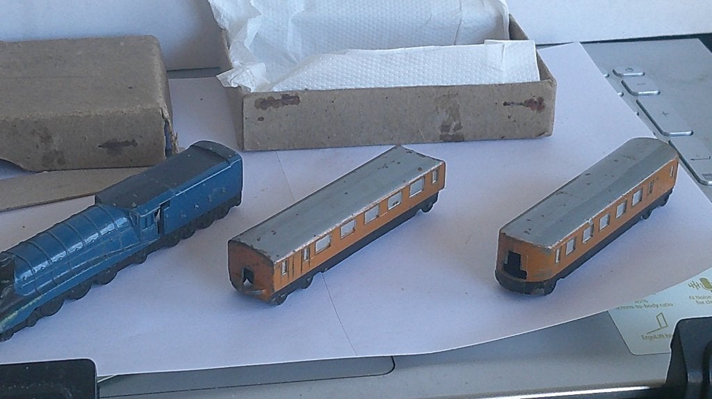 Ensemble de 16 trains « Express Passenger » de Dinky Toys, Enlèvement ou Envoi, Utilisé, Autres types, Dinky Toys