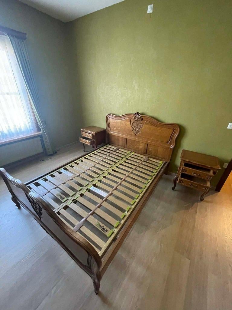 Lit français en chêne avec 2 tables de chevet assorties, Queen size, Brun, Enlèvement, Utilisé