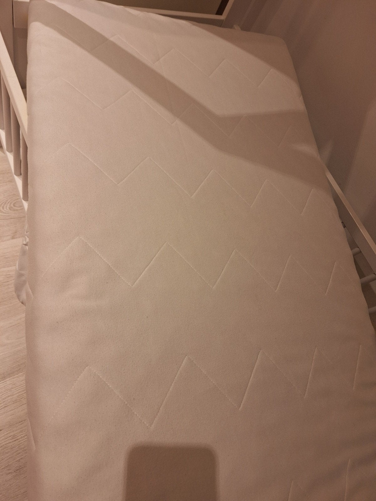 kindermatras in propere staat met afneembare hoes, Ophalen, 190 cm of minder, Zo goed als nieuw, Matras