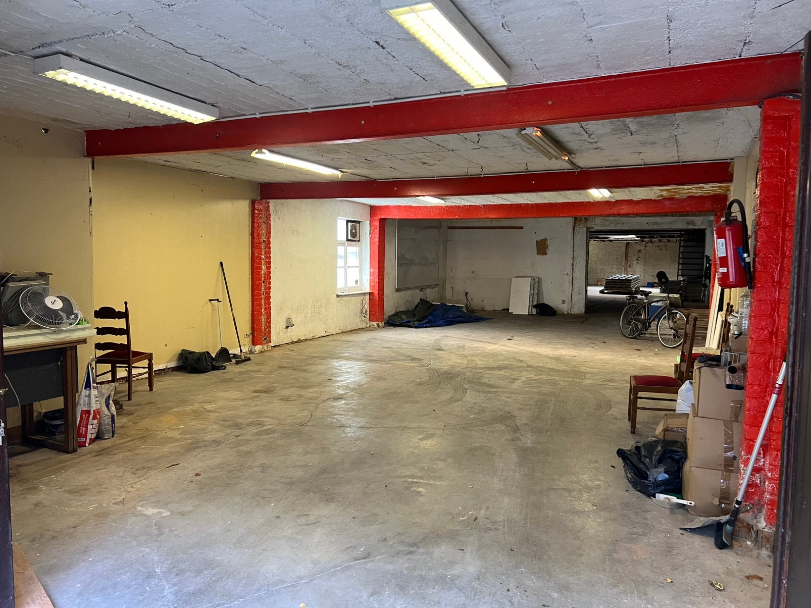 Garage ou entrepôt a louer 400m2, Immo