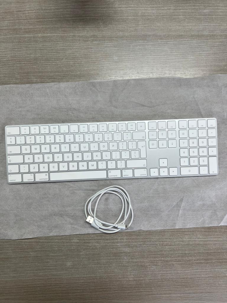 Apple draadloze Magic Keyboard [QWERTY numeriek], Computers en Software, Ophalen of Verzenden, Zo goed als nieuw, Draadloos, Qwerty