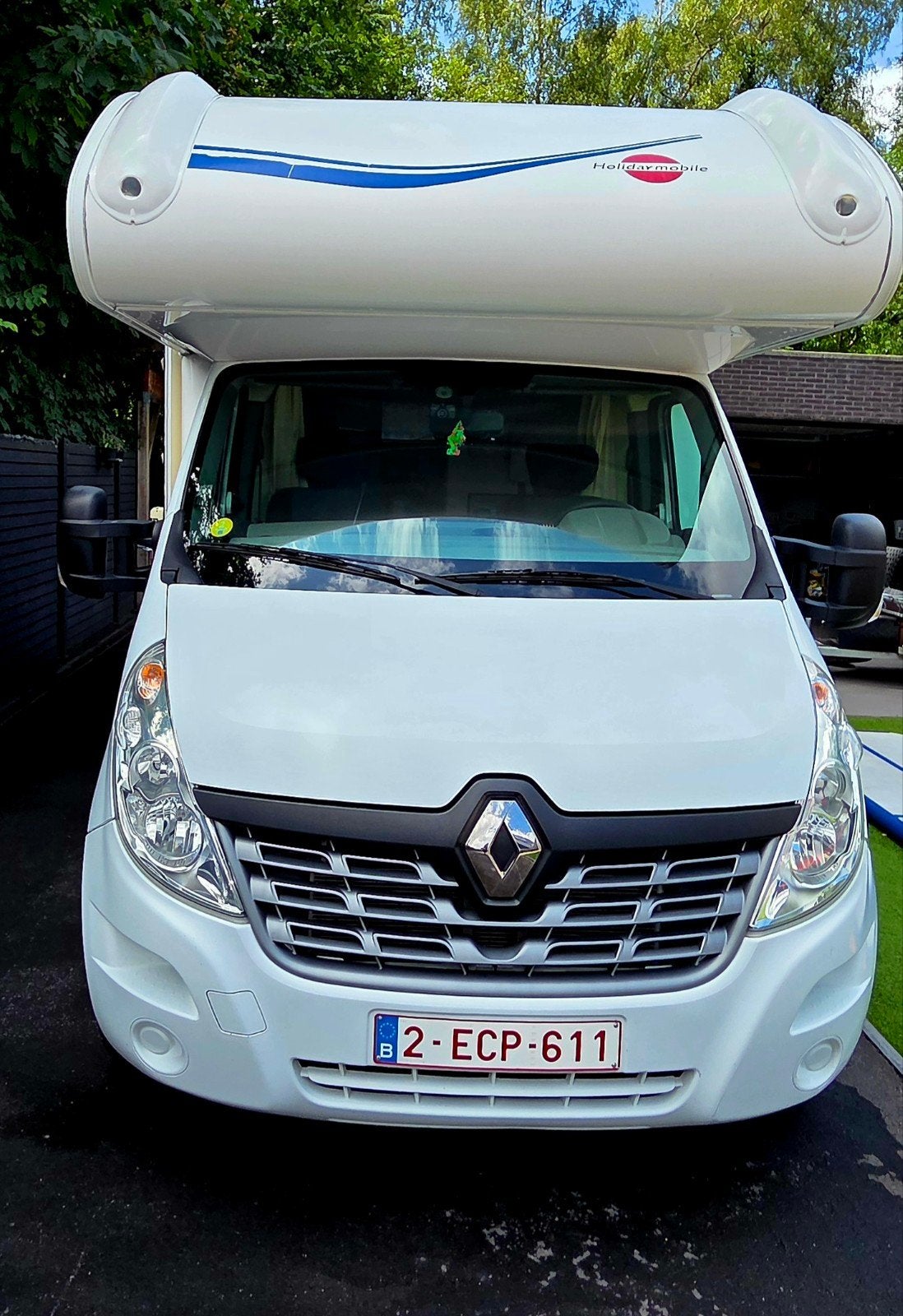 Topklasse Off-Grid Gezinscamper: Rimor Dynamic 35 XGO (2015), Alkoof, Ringverwarming, Overige merken, 7 tot 8 meter